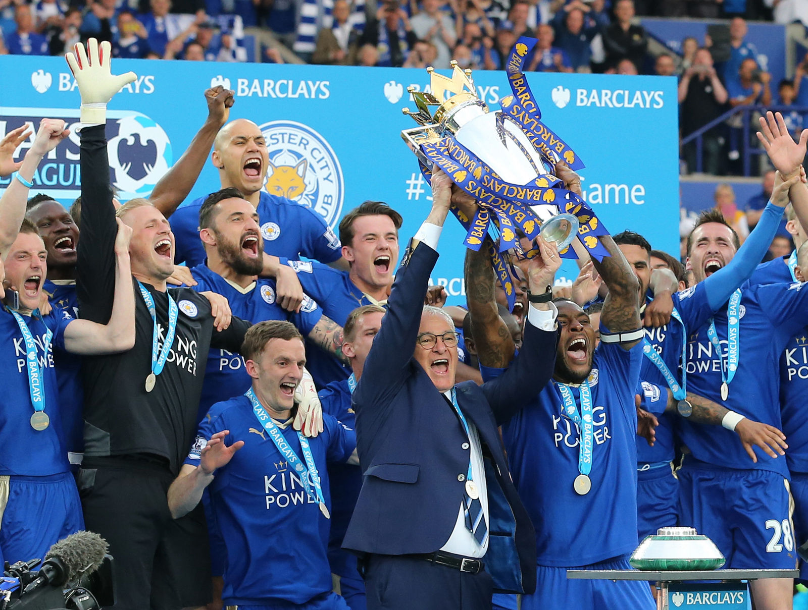 纽约洋基在 2008 年告别旧洋基球场，全场老洋基球星齐聚向其 85 年历史致敬